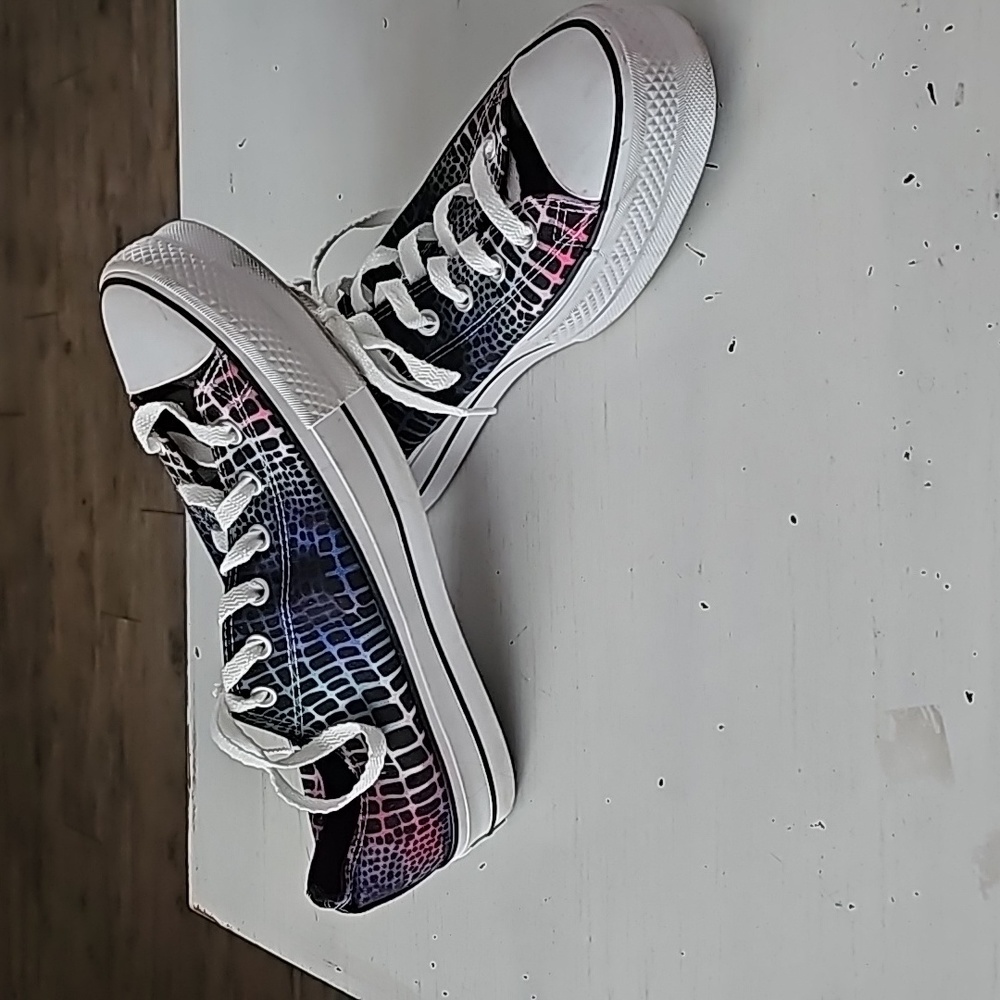 Converse - Picture 3 of 5